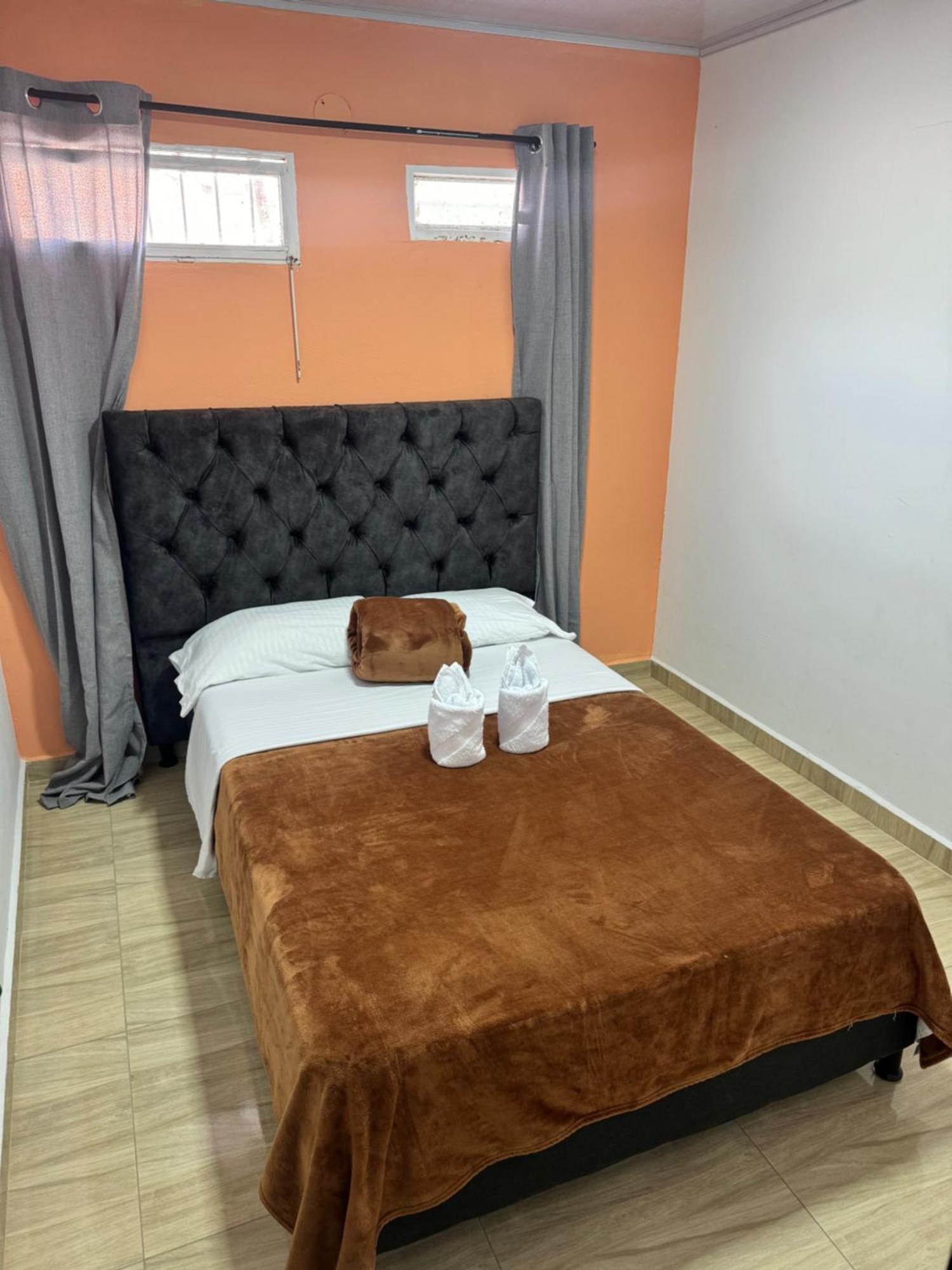 Habitacion En Apartahotel Sarita سالنتو المظهر الخارجي الصورة